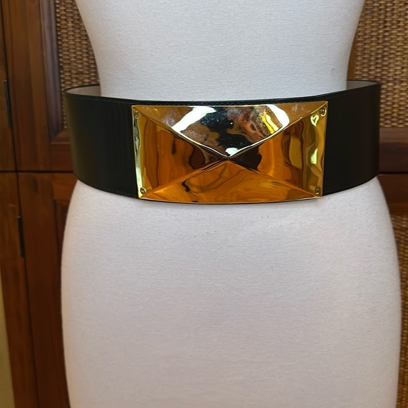 St. John Ladies Leather Belt Wide Large Gold Buckle SzSmall - Picture 2 of 14